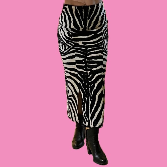 One of a kind designer skirt from PARIS. Fits M+hips. Zebra pattern with style! - Picture 2 of 16